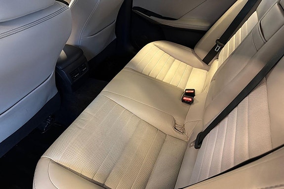 Lexus IS300h 18 of 20