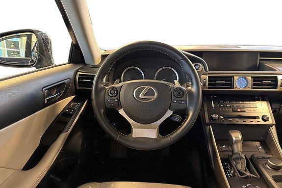 Lexus IS300h 12 of 20