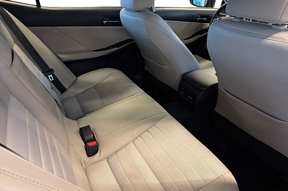 Lexus IS300h 19 of 20
