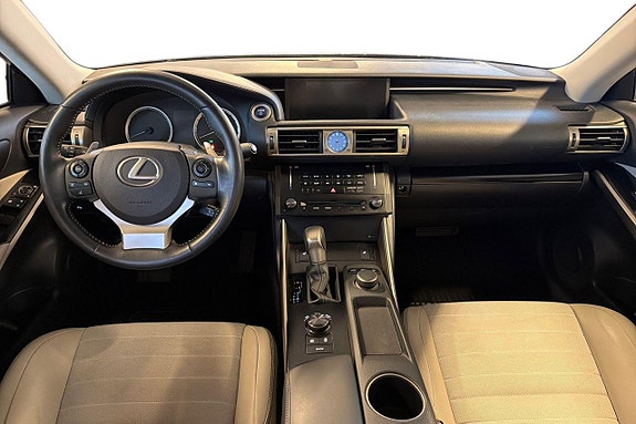 Lexus IS300h 11 of 20