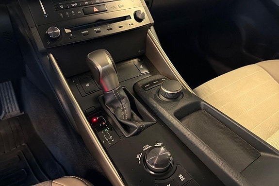 Lexus IS300h 17 of 20