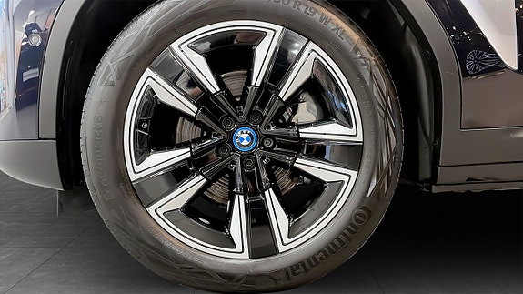 BMW iX3 9 of 13