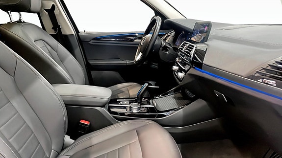 BMW iX3 3 of 13
