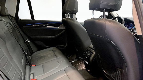 BMW iX3 5 of 13