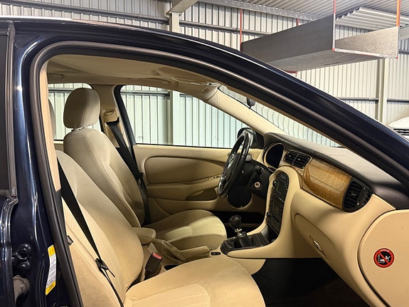 Jaguar X-TYPE 10 of 16