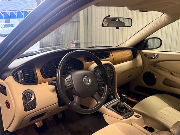 Jaguar X-TYPE 15 of 16