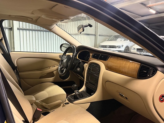 Jaguar X-TYPE 13 of 16
