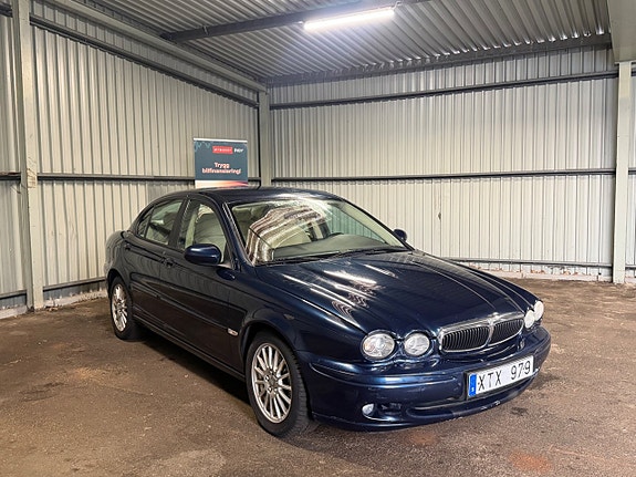 Jaguar X-TYPE 2 of 16