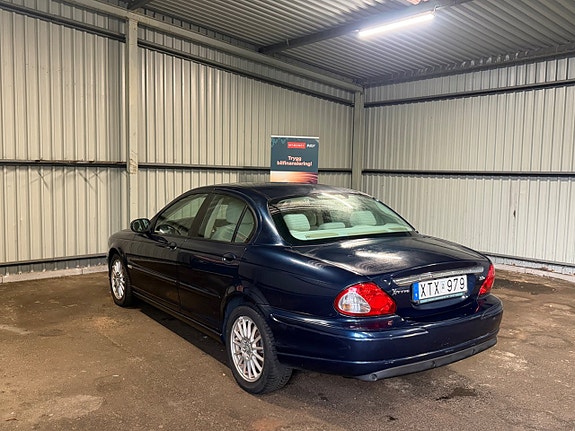 Jaguar X-TYPE 8 of 16