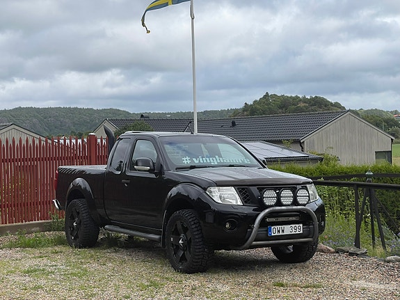 Nissan Navara 2 of 18