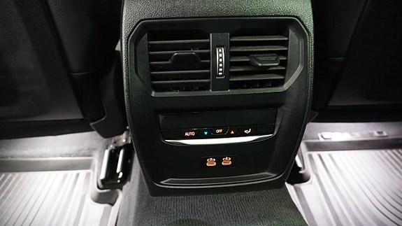 BMW 330e 17 of 28