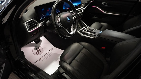 BMW 330e 13 of 28