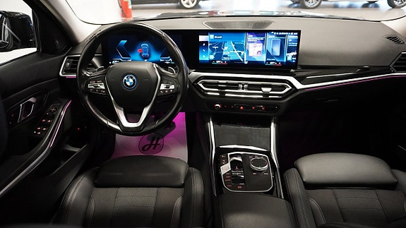 BMW 330e 18 of 28