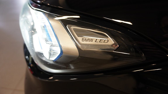 BMW 330e 27 of 28