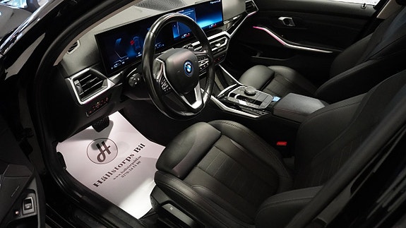 BMW 330e 16 of 28