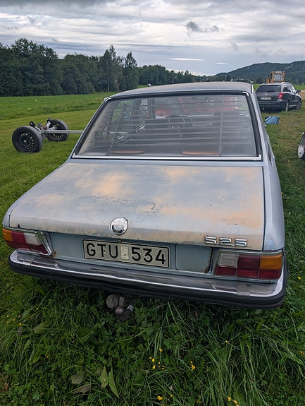 BMW 525 3 of 6