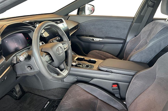 Lexus RZ450e 12 of 27