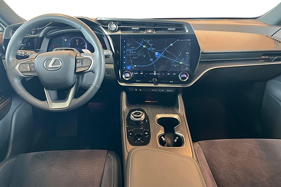 Lexus RZ450e 8 of 27