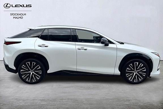 Lexus RZ450e 17 of 27