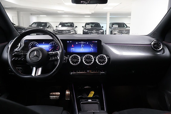 Mercedes-Benz GLA 200 13 of 18