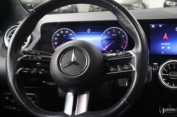 Mercedes-Benz GLA 200 15 of 18