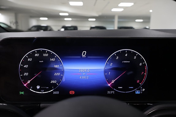Mercedes-Benz GLA 200 16 of 18