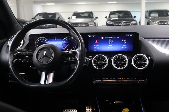 Mercedes-Benz GLA 200 14 of 18