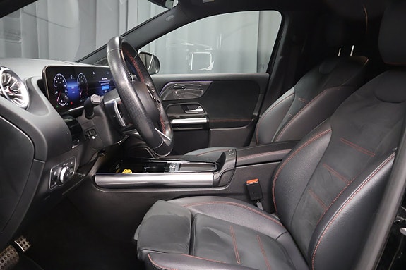 Mercedes-Benz GLA 200 9 of 18