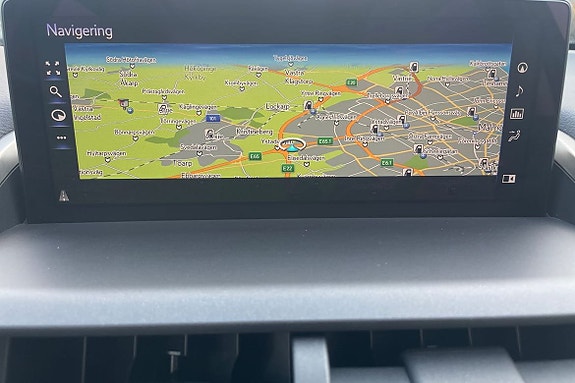 Lexus NX300h 13 of 28