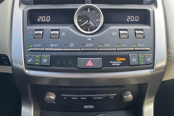 Lexus NX300h 20 of 28