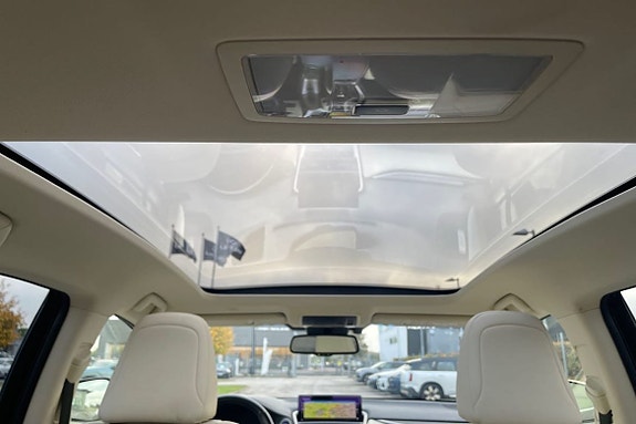 Lexus NX300h 27 of 28