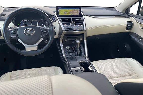 Lexus NX300h 8 of 28