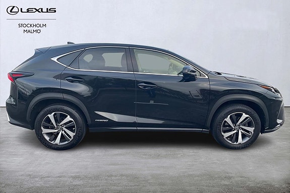 Lexus NX300h 16 of 28