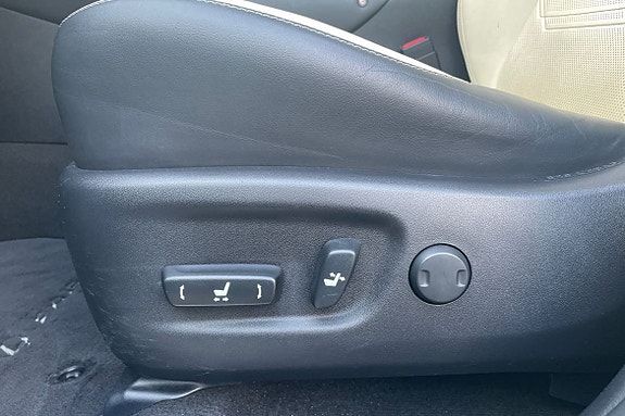 Lexus NX300h 26 of 28