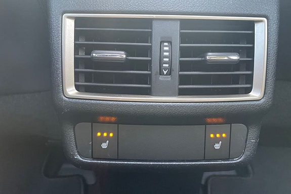 Lexus NX300h 23 of 28