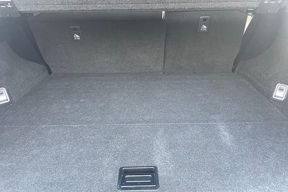 Lexus NX300h 10 of 28