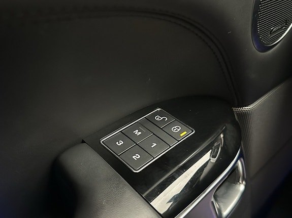 Land Rover Range Rover Sport 27 of 30