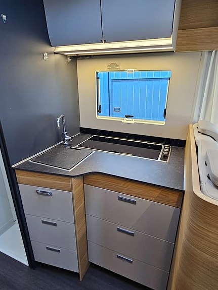 Adria Matrix 650 SL AC-bodel / Kamera / Truma 6E / Golvvärme / Facelift 12 of 29