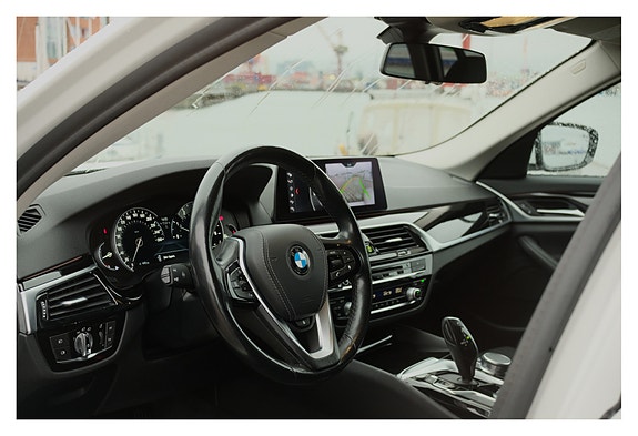 BMW 520i 2 of 3