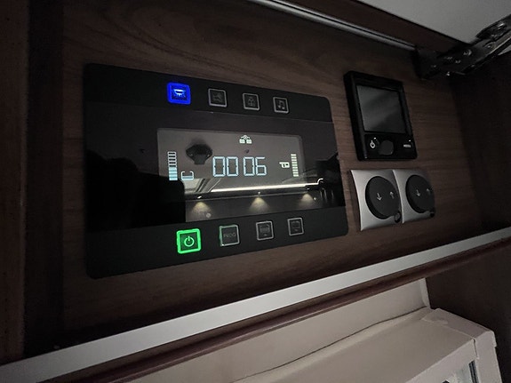 Frankia I 840 FD /ALDE/Hydraul-ben/AC-Bodel/Litium/Automat 180hk/Solcell 27 of 28
