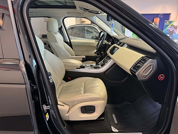 Land Rover Range Rover Sport 17 of 26