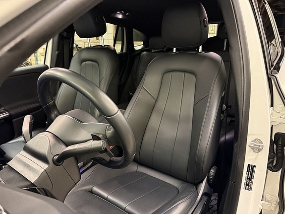 Mercedes-Benz GLA 200 8 of 12