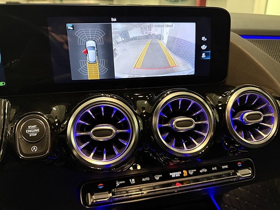 Mercedes-Benz GLA 200 12 of 12