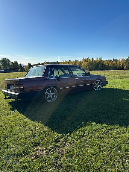 Volvo 740 2 of 10