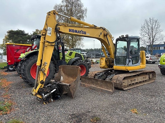 Komatsu PC 138 US 2 of 11