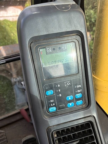 Komatsu PC 138 US 10 of 11
