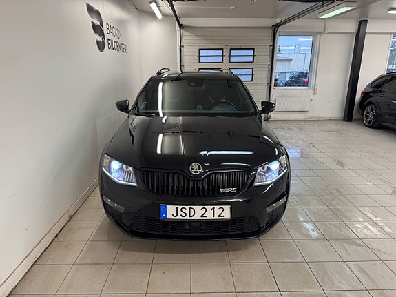 SKODA OCTAVIA RS 2.0 TDI 184ch DSG - CHAUFFAGE AUXILIAIRE - ATTELAGE - GPS - RÉGULATEUR ADAPTATIF - XÉNON