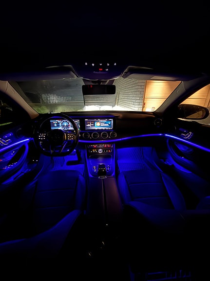Mercedes-Benz E 220 d 3 of 6