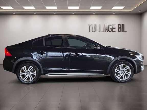 Volvo S60 Cross Country 5 of 17