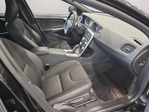 Volvo S60 Cross Country 11 of 17